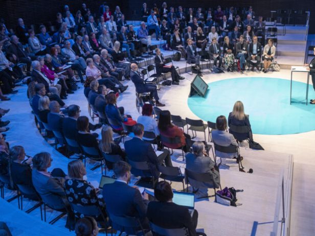 Pension Adequacy in Europe -konferenssin yleisöä Musiikkitalossa 17.9.2019