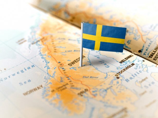 Ruotsin lippu ja karttakuva.